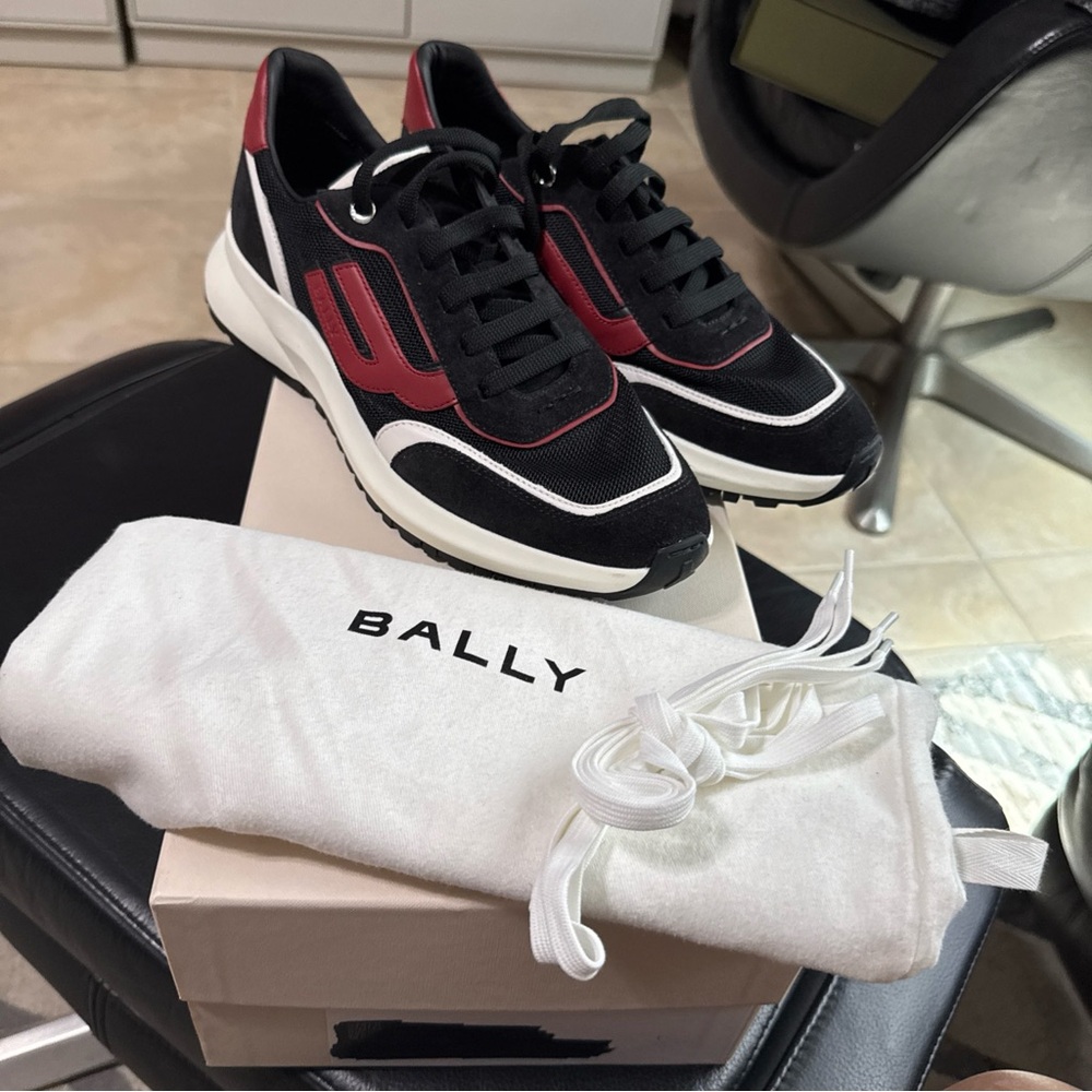 Men’s Preowned Bally Black and Red Sneakers Size 9.